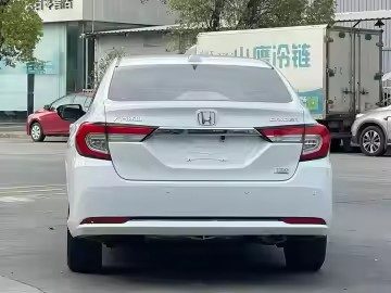 HONDA 1.0 TURBO. SUPER FUEL-EFFICIENT ECONOMY ENGINE & LUXURY SPACE.
